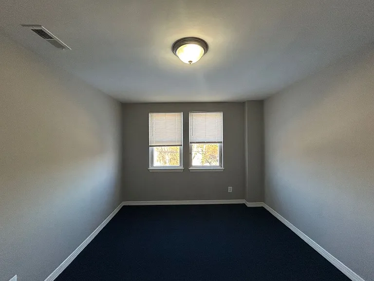 2912 E Federal St — Photo 7