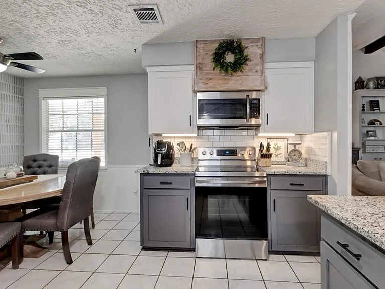 518 Boone Ct — Photo 2