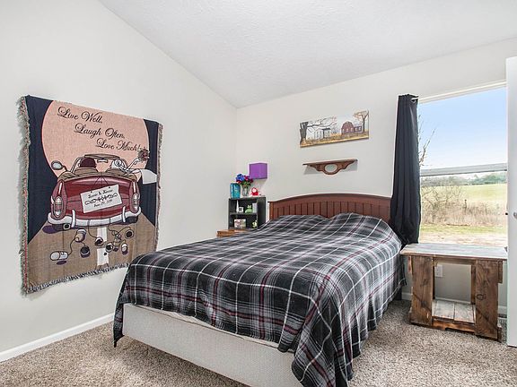 4th image of 1004 Mallard Dr