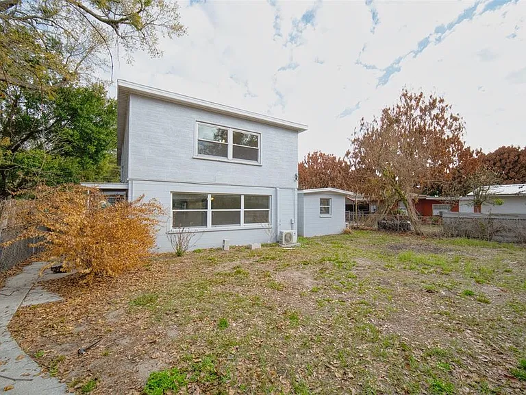 2317 Harris St — Photo 2