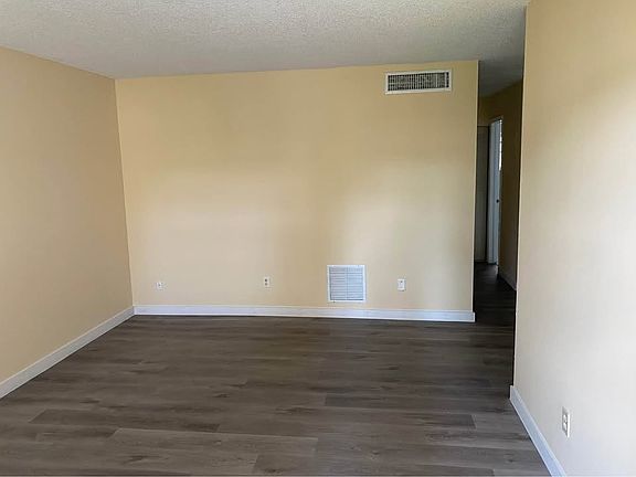 3rd image of 6201 SW 37th St APT 102