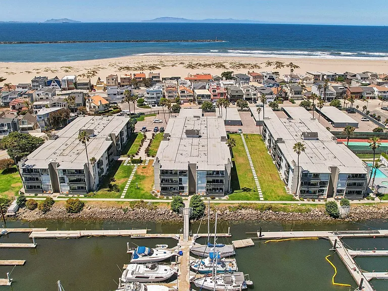 4200 Harbor Blvd — Photo 9