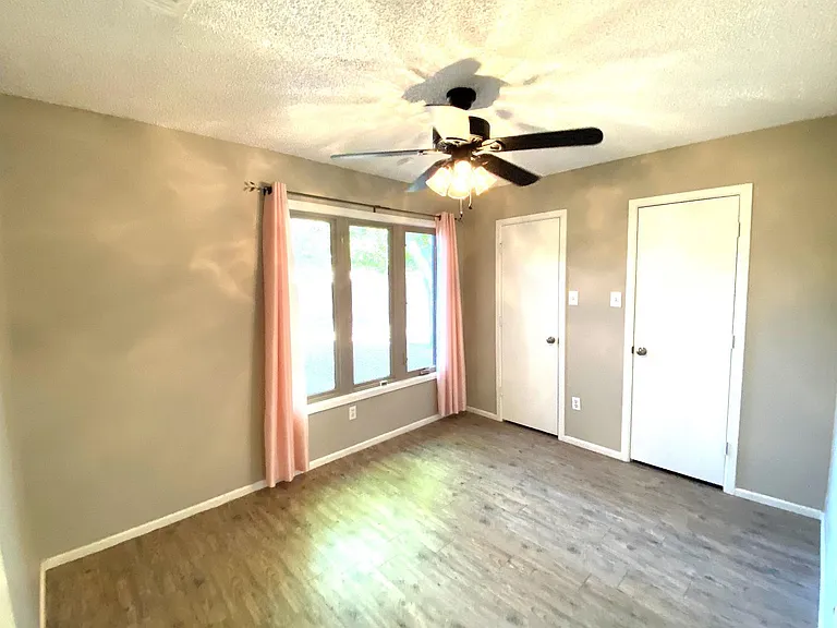 9818 Jordan Ave #B — Photo 8