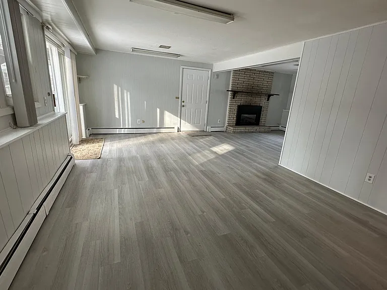 11A S Hollow Rd — Photo 4