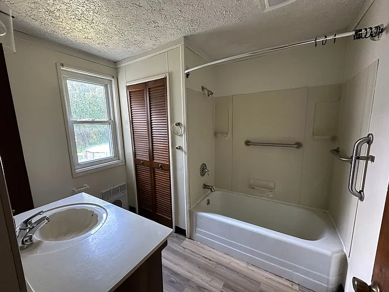 110 Halls Heights Ave — Photo 3