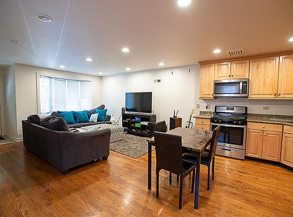 2nd image of 1311 W Schubert Ave #1F