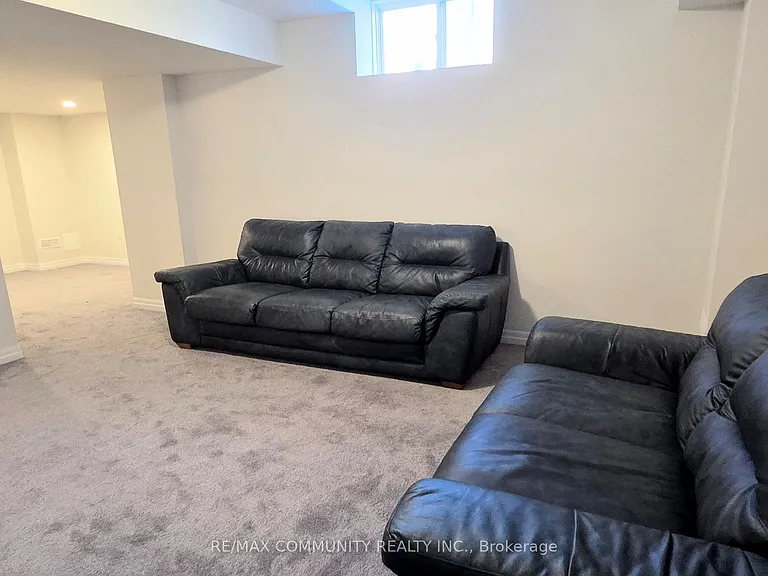 50 Northrop Ave #BASEMENT — Photo 4