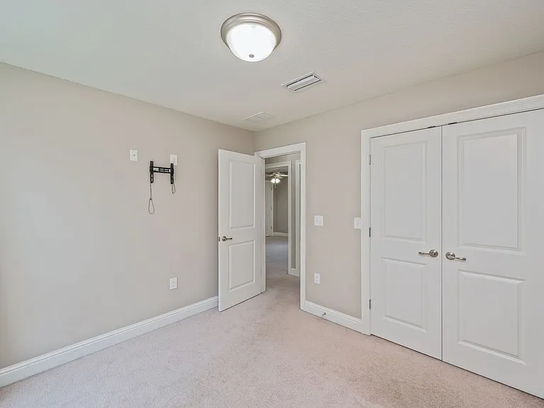 401 King St — Photo 36