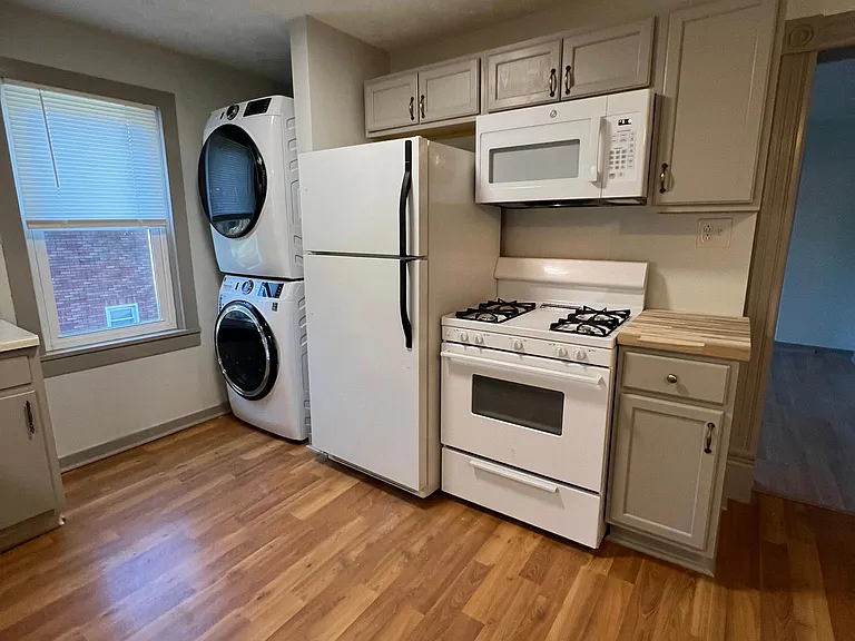 1117 W 2nd St #2 — Photo 15