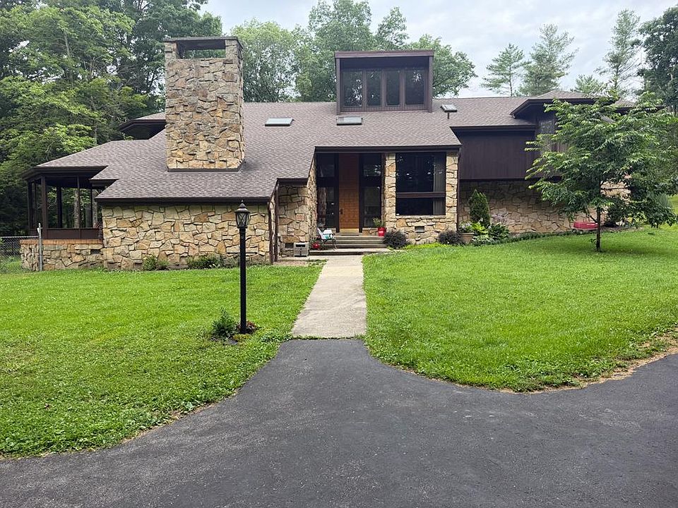 1st image of 1 Woodside Dr