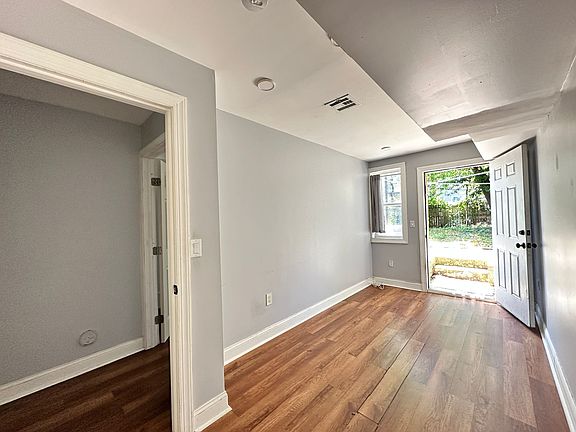 4th image of 51 Jewett Ave