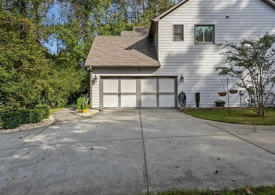 4 bed, 2.5 bath, 2495 sqft, $3,000 — Photo 4