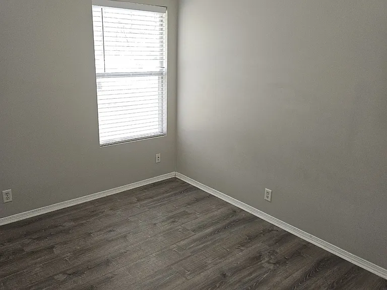 912 Seven Oaks Blvd — Photo 22