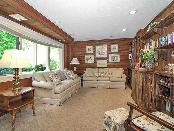 5th image of 7 Lark Ln