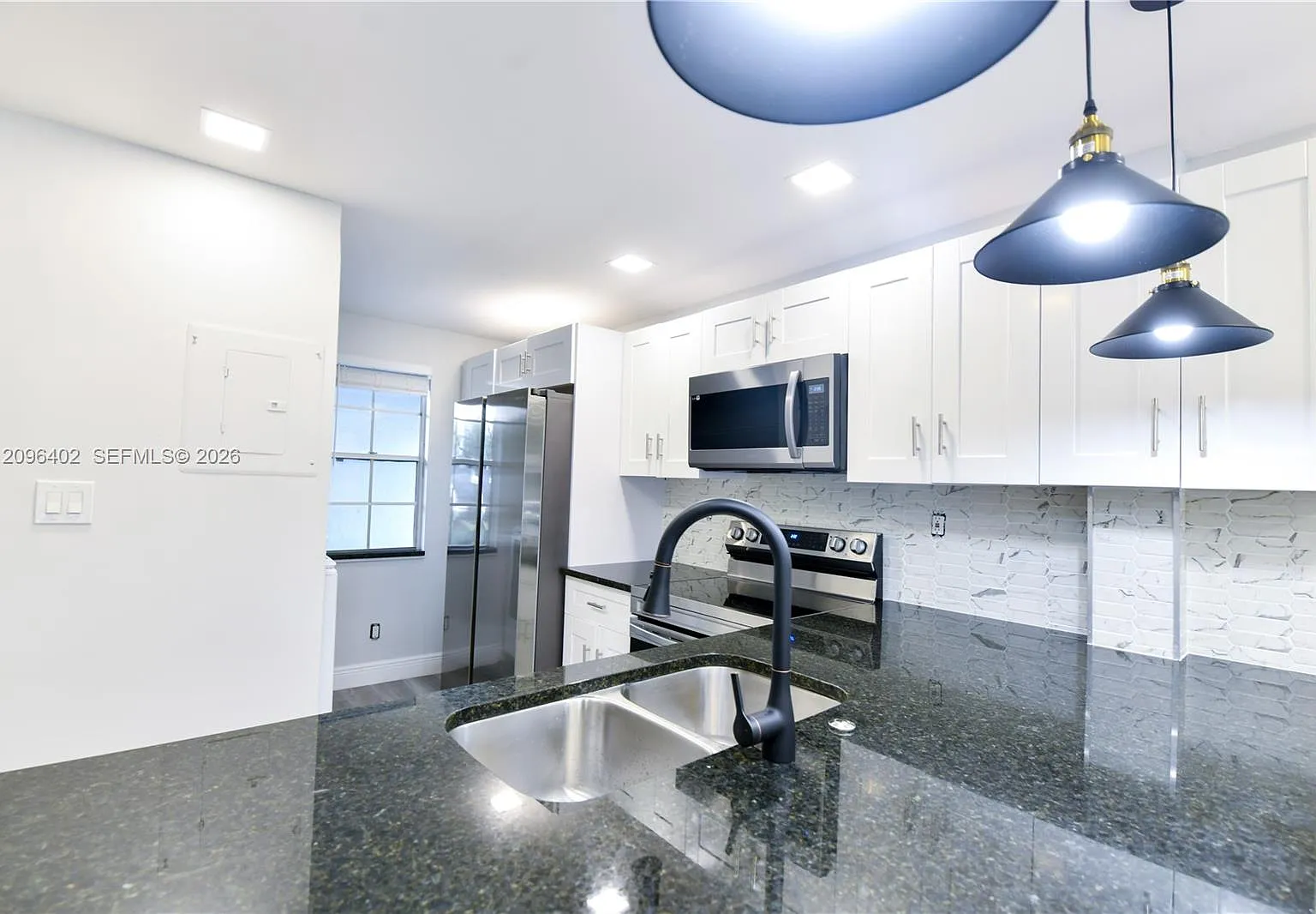 905 Southridge Rd — Photo 4