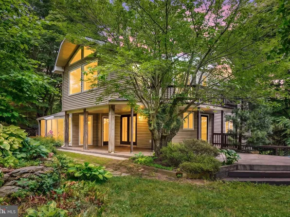 821 Smeltzer Rd, Seven Valleys, PA 17360