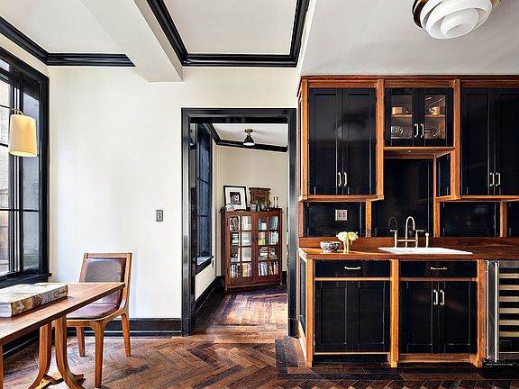 4th image of 211 Elizabeth St #3S