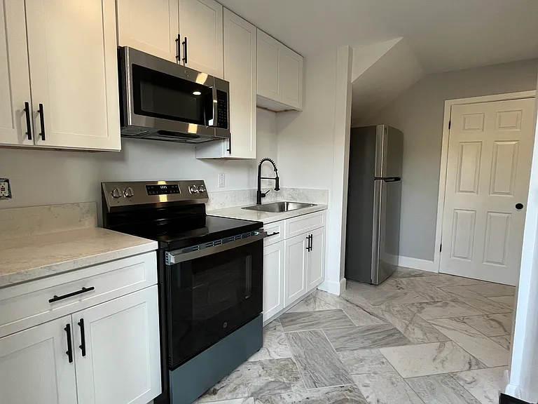 Silver Oak Ln — Photo 3