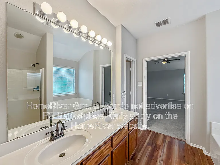 1072 Aviary — Photo 11