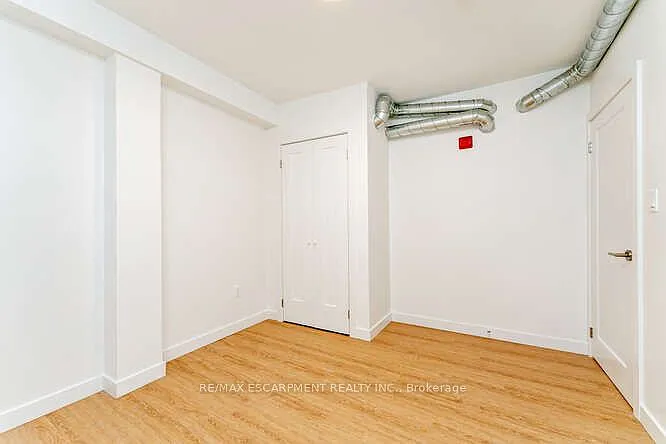 127 Victoria Ave S #1 — Photo 9