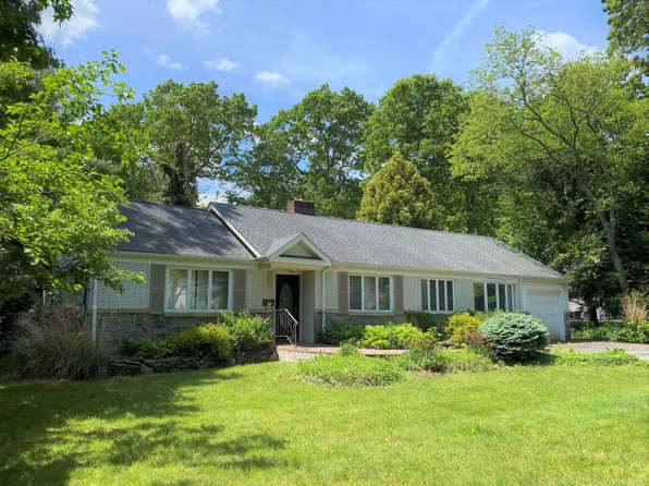 10 Stiles Dr, Melville, NY 11747