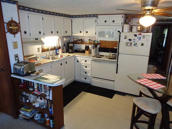 2nd image of 82 Violet Ln
