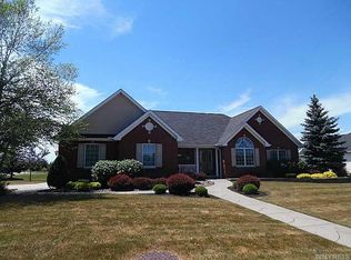 6165 Ranch View Dr N, East Amherst, NY 14051