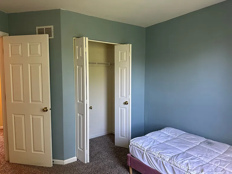 1123 Shorewood Ct — Photo 4