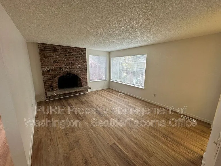 1727 45th Ave SW — Photo 4