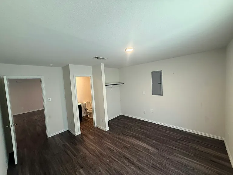 5509 Nielan St #B — Photo 10