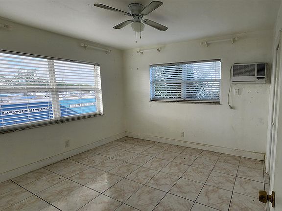 5th image of 1100 NE 9th Avenue #308