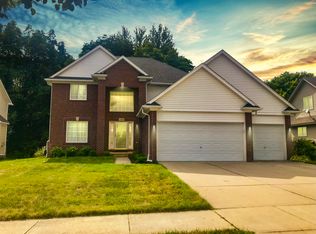 23084 W Creek Dr #3, New Boston, MI 48164