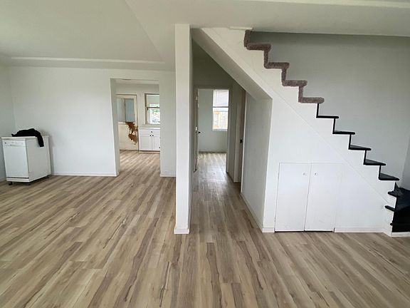5th image of 3331 S Alaska St