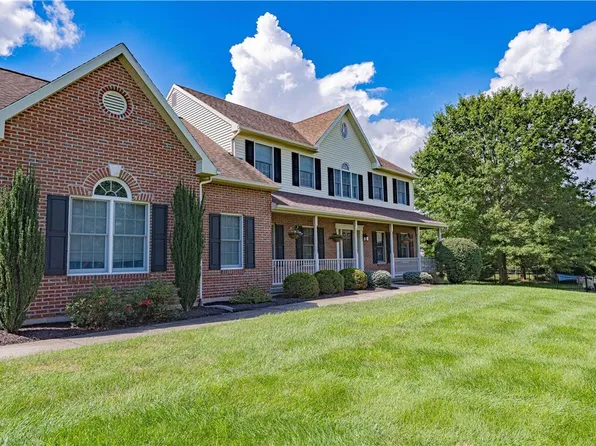 1846 Mallard Ct, Hellertown, PA 18055