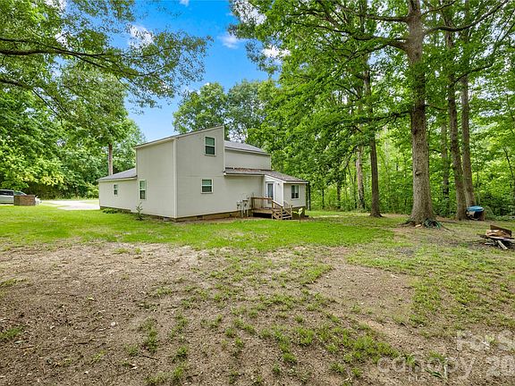4th image of 221 Reliance Rd