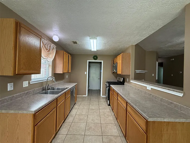 17318 Glenmorris Dr — Photo 7
