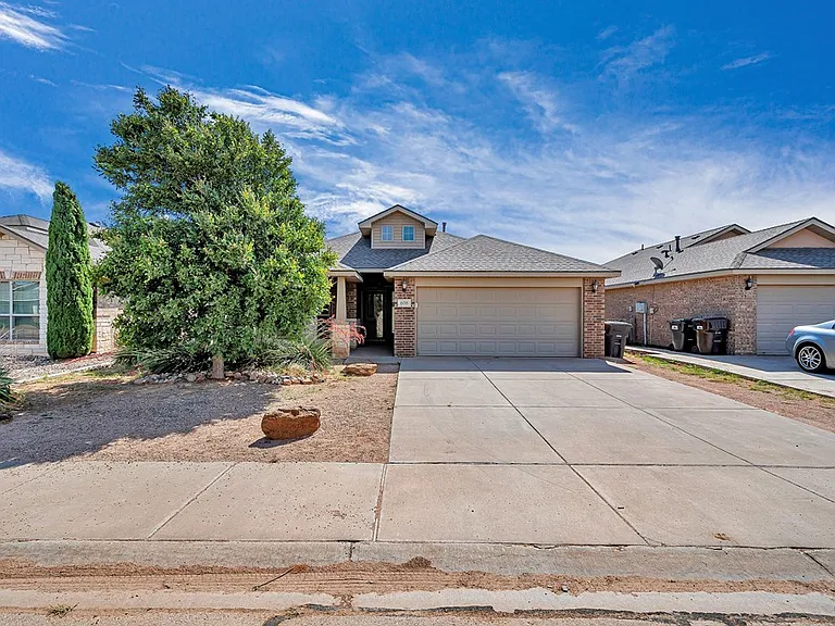 608 Memorial Ct — Photo 4