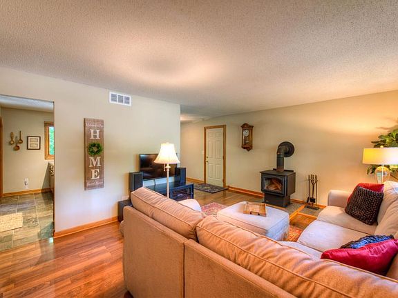 4th image of 26550 Woodcrest Dr