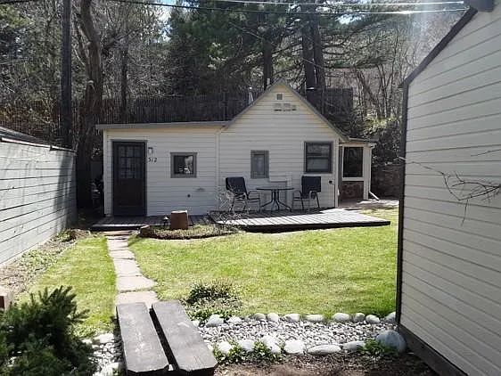 Private yard and enterance