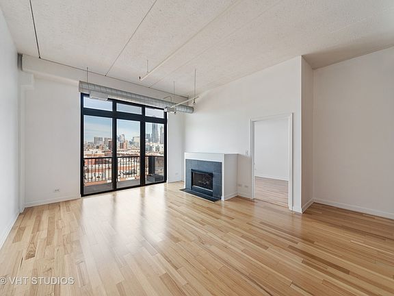 3rd image of 811 W 15th Pl Unit 605
