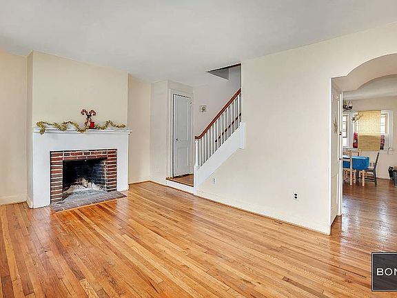 4th image of 54-18 32nd Ave #54-18