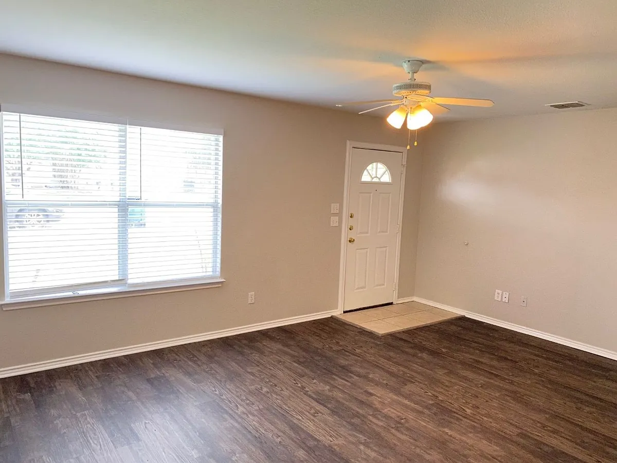 Building Photo - 3008 Pine Valley Dr