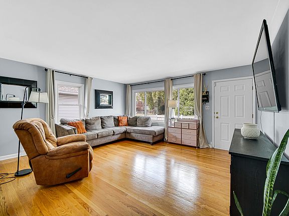 4th image of 724 169th St