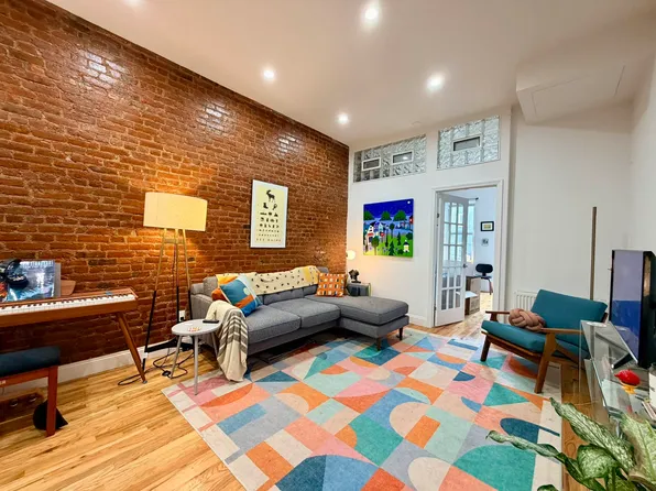 245 Kingsland Avenue image 1 of 12