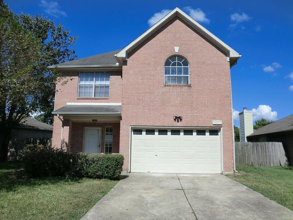 1st image of 1107 Lochmoor Ln
