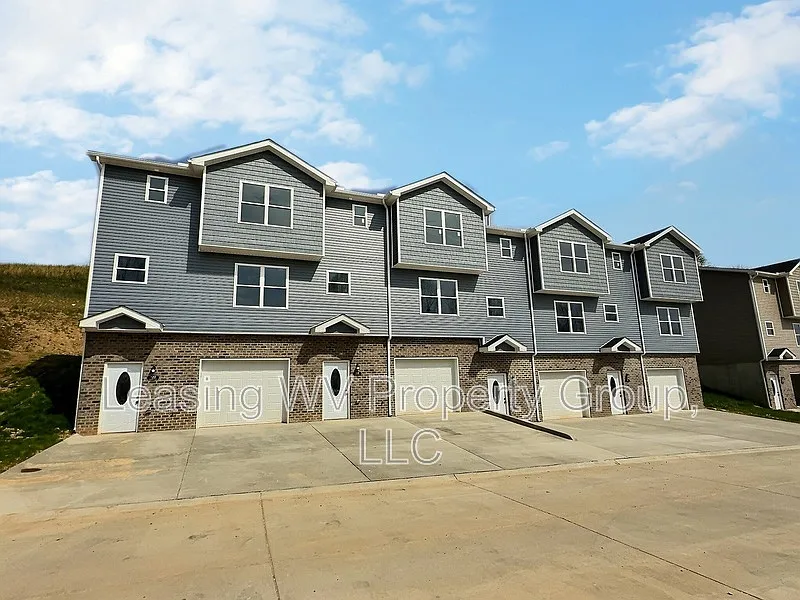 70 Christian Ct