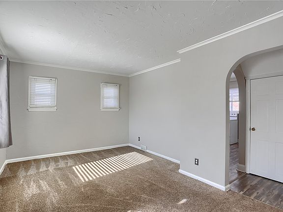 3rd image of 206 W Fairmont Ave
