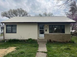 514 Smith Dr, Carmi, IL 62821