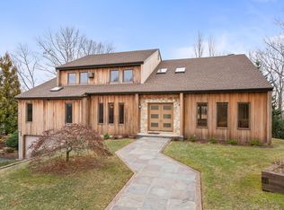 9 Talburn Ln, Dix Hills, NY 11746