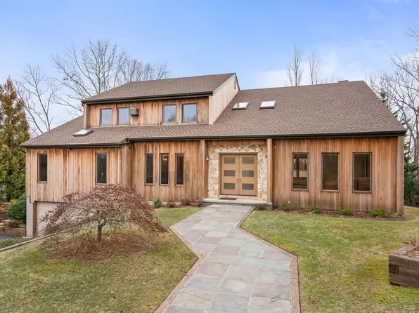 9 Talburn Lane, Dix Hills, NY 11746